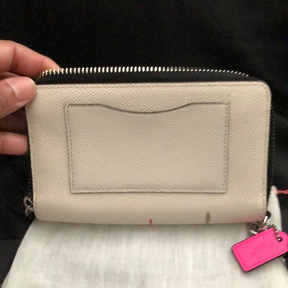 Beautiful Coach wristlet and matching Coach bracelet - Picture 10 of 13